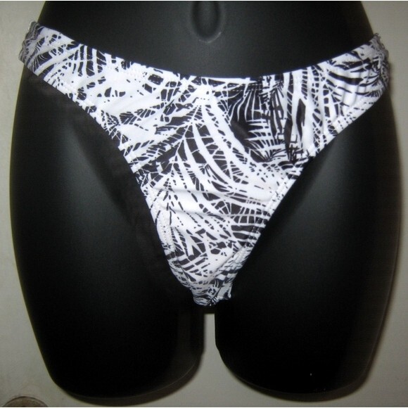 Supplied Shop Large Floral Print  Bikini - Picture 4 of 11